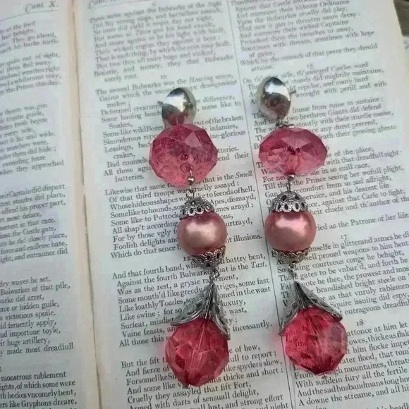 Vintage large statement earrings red glass beads - Picture 7 of 7